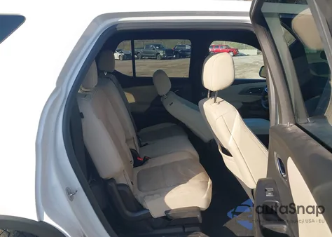 2022 Chevrolet Traverse Awd Ls z USA, uszkodzony, nr VIN 1GNEVFKW2NJ110617